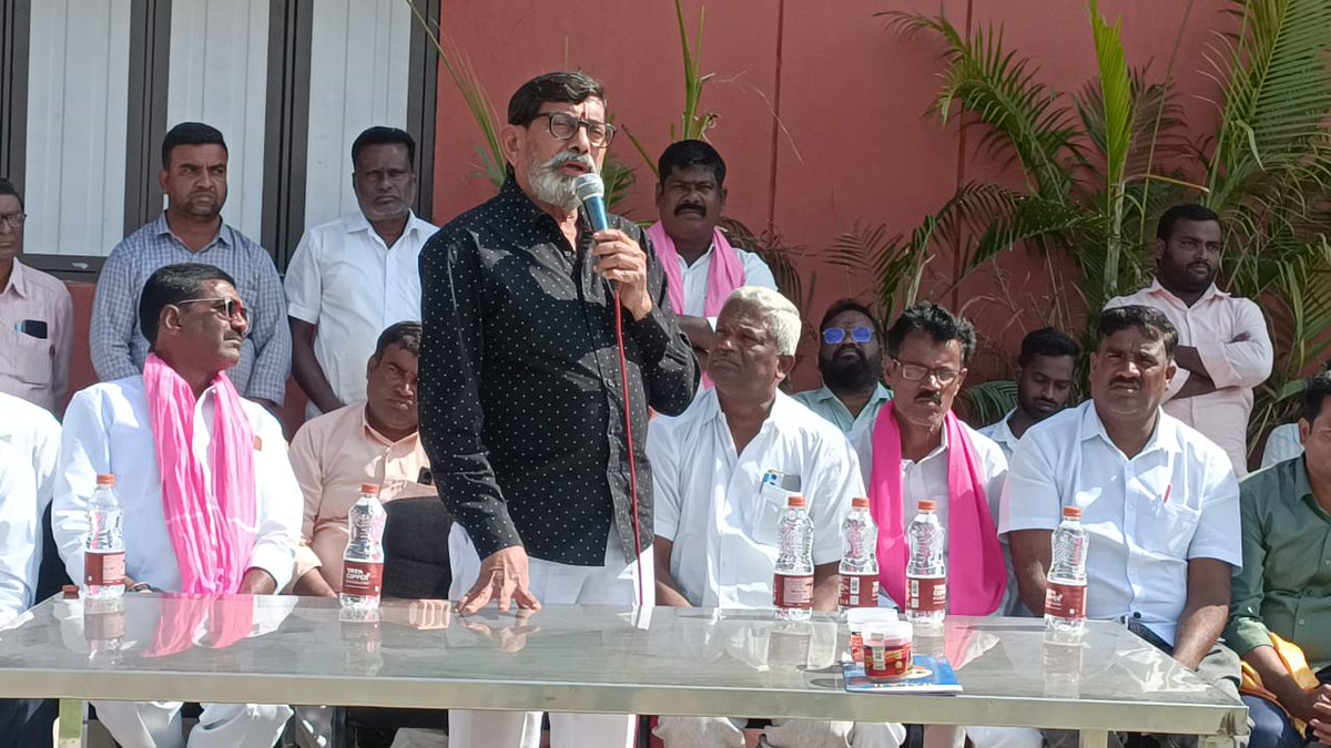 KonduruBRS's tweet photo. గంభీరావుపేట మండల కేంద్రంలో కేజీ టూ పీజీ కళాశాల ప్రాంగణంలో సంక్రాంతి పండుగ సందర్భంగా ముఖ్య అతిథిగా పాల్గొని క్రికెట్ టోర్నమెంట్ ను ప్రారంభించడం జరిగింది. https://t.co/s0tMfrJ5tg