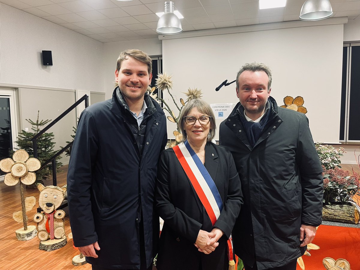 sebast_leblanc's tweet photo. Très heureux d’avoir été présent hier soir à la cérémonie de vœux de Madame le Maire d’#Englos, aux côtés de @DelemerLouis.
Un moment convivial et sincère, à l’image de votre engagement au service des Englosiens.
Merci pour votre accueil, chère Martine Simon ! https://t.co/p7BkowjesL