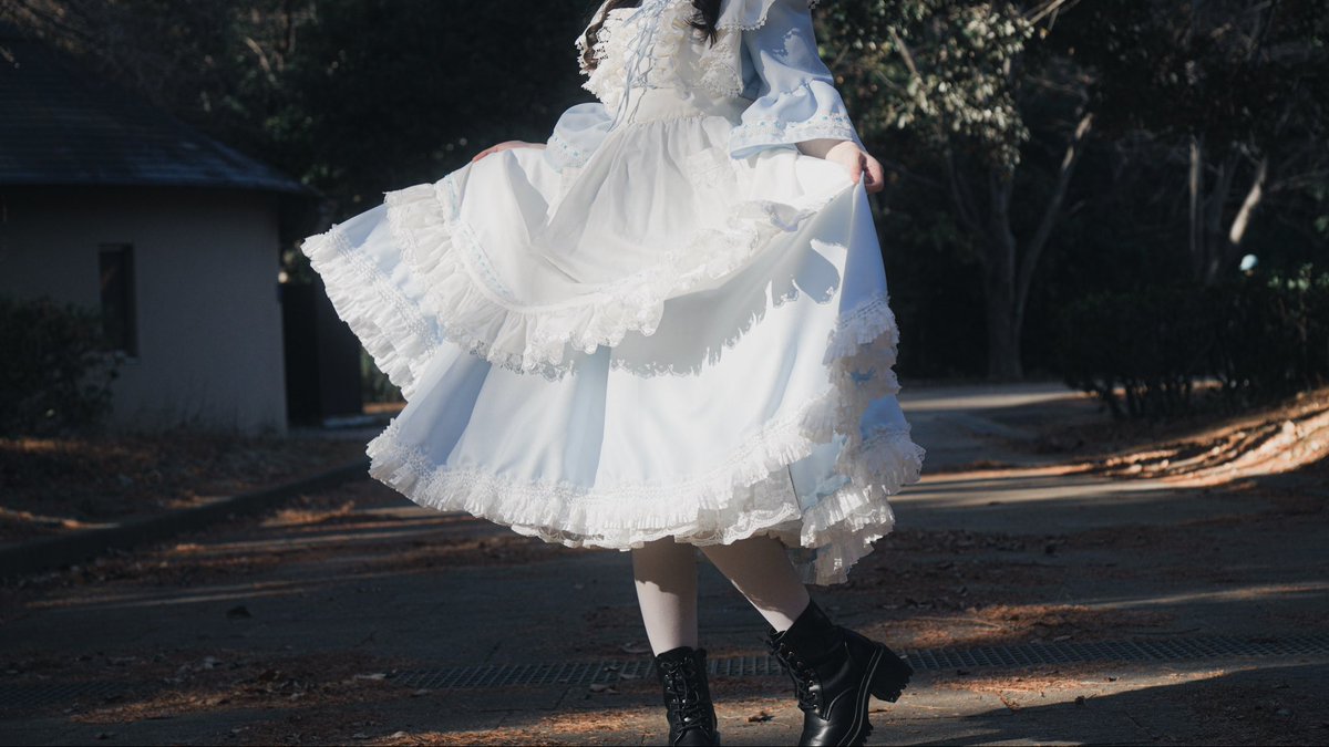 めいちゃんとの撮影会の予約が本日21時からです🌷 もちのは水色メイド