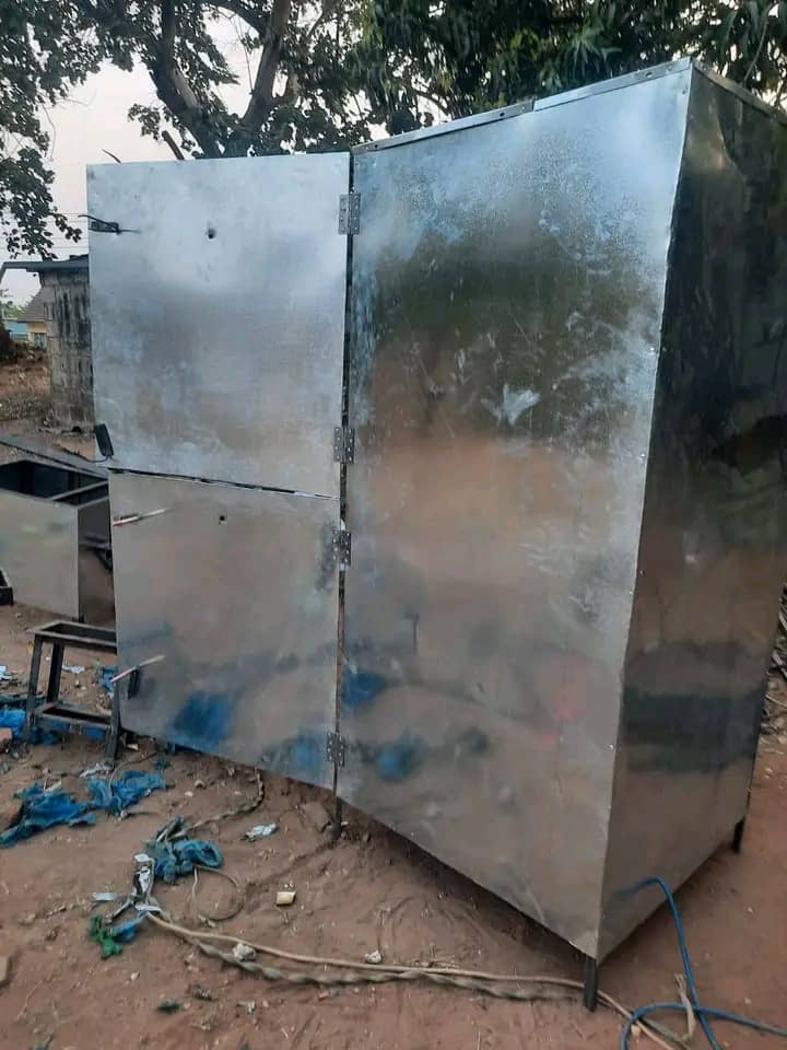 ArnoldInventor's tweet image. "Proudly Zambian! 🚀 Made in Zambia baking machine built with local metal fabricators! 🍞 100 pieces of bread, single-phase power. Support local fabrication.  Looking for offers from Buyers, reach out! 📞 0978164322
 #MadeInZambia #SupportLocal #BakingMachine"