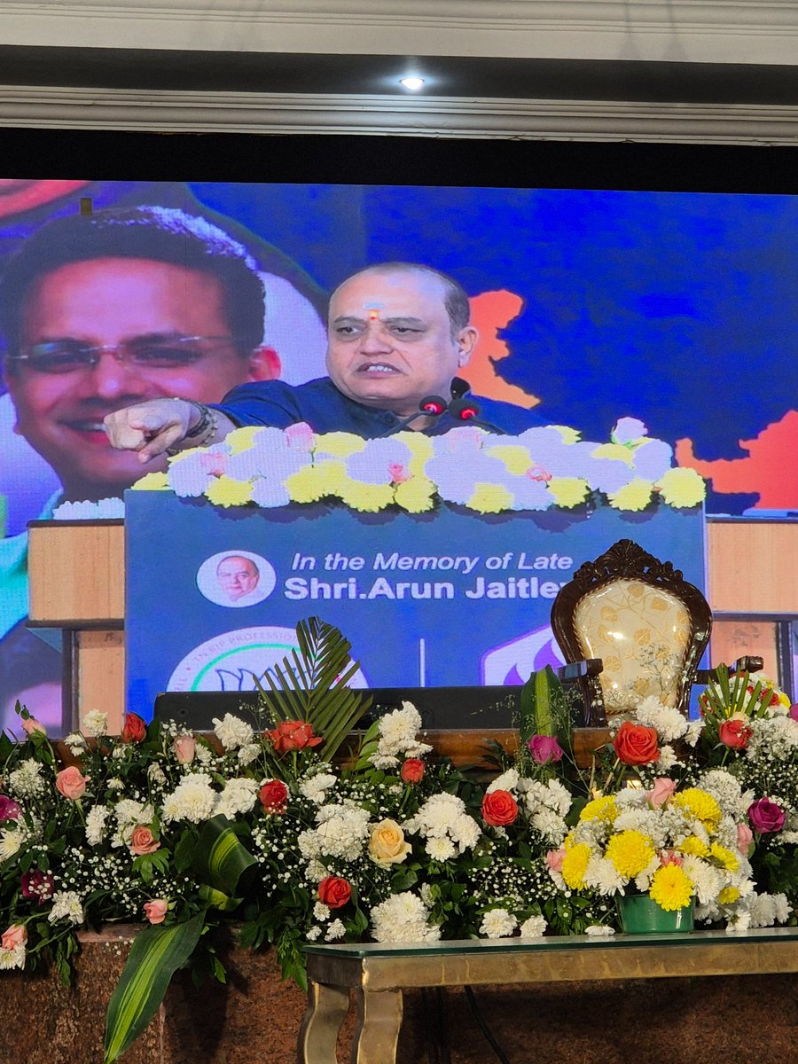 Pattimandram Manikandan on "படித்தவர்களும் அரசியலும்" (Politics and the Learned). Humor filled, invigorating and inspiring.