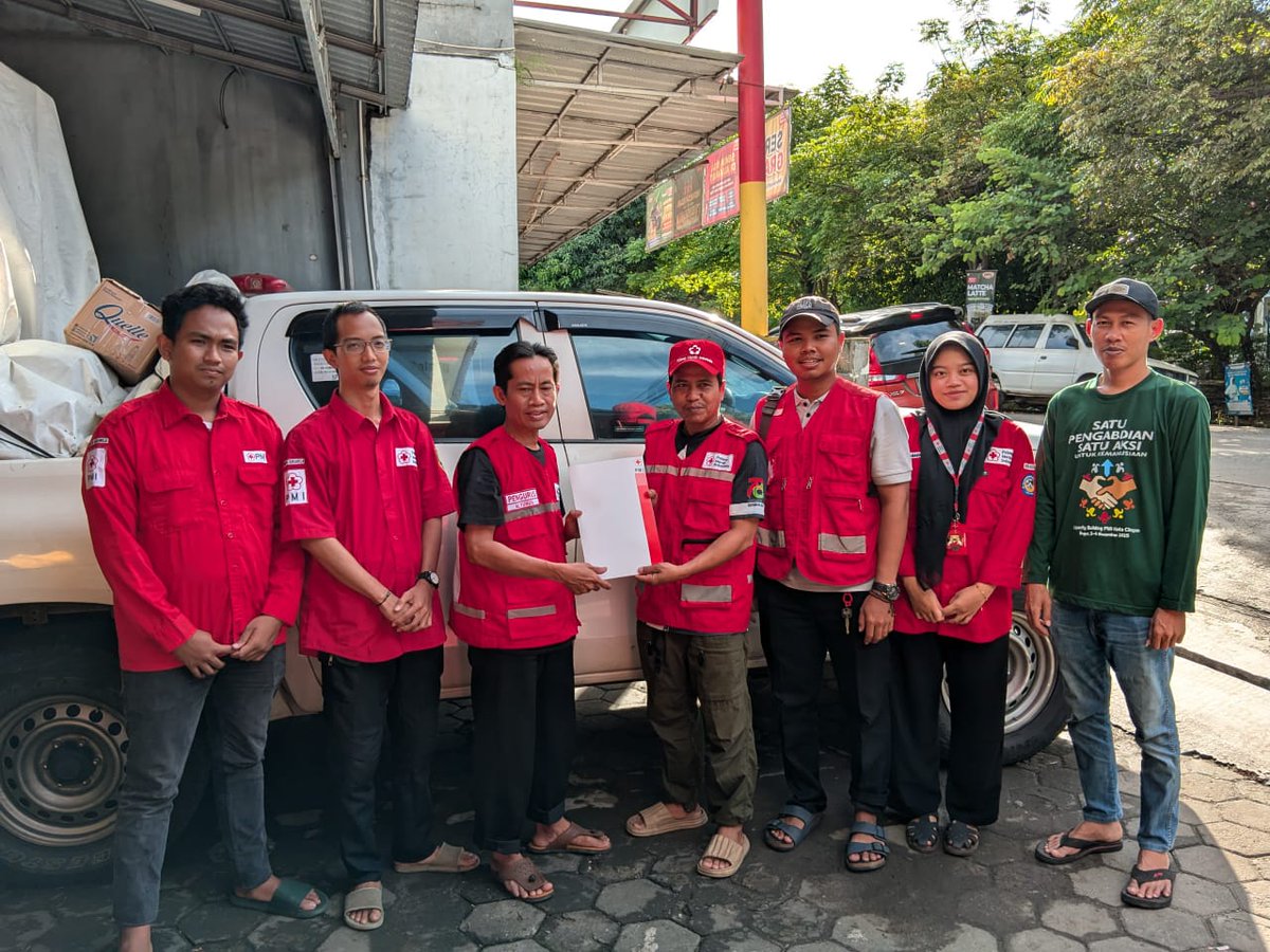 Sabtu (10/1/2026), dari Markas <a href="/pmicilegon/">PMI Kota Cilegon</a>, pengurus PMI melepas tim distribusi bantuan water treatment ke Sumatera Barat. Selain water treatment, turut dibawa 100 mushaf Al-Qur’an untuk penyintas banjir dan longsor
#PMIKotaCilegon #PeduliSumatera #PMISelaluBantu #AksiKemanusiaan