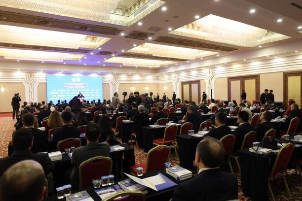 4688 Sayılı Kanun – Yargı Kararları ve Hukuki Tartışmalar Sempozyumumuzun 2’ncisinin açılışı Adalet Bakanı Sn.Yılmaz Tunç’un hitaplarıyla  başladı

Memur-Sen ve AYBÜ işbirliği ile düzenlediğimiz; yargı mensupları, akademisyenler, sendikalarımızın yöneticileri ve hukukçularımızın