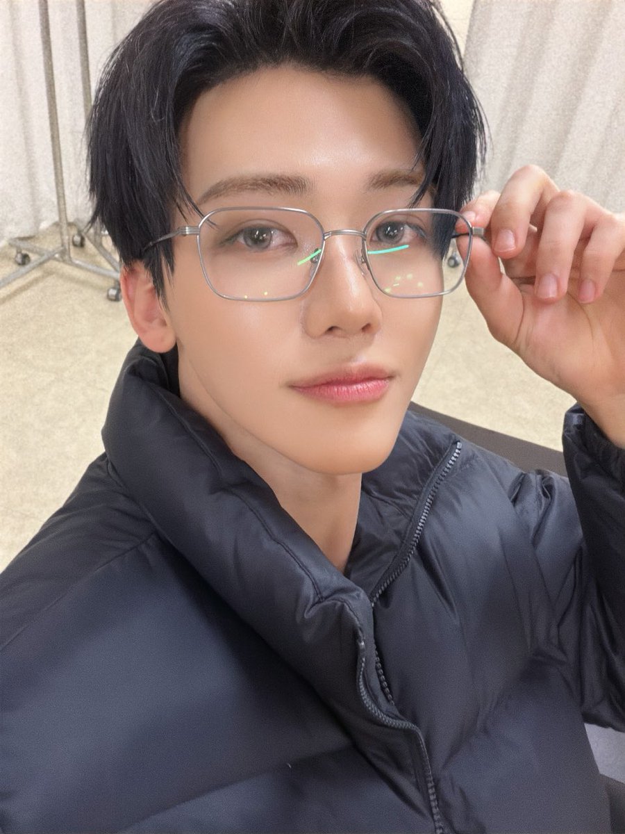 คือแจมินเสิร์ฟลุคหนุ่มแว่น ส่งเซลฟี่มาห้ารูป ชัินระเบิสกรี๊ดดดดดดดดดดดดดดดอะ ㅠㅠㅠㅠㅠㅠㅠㅠㅠㅠㅠㅠㅠㅠㅠ