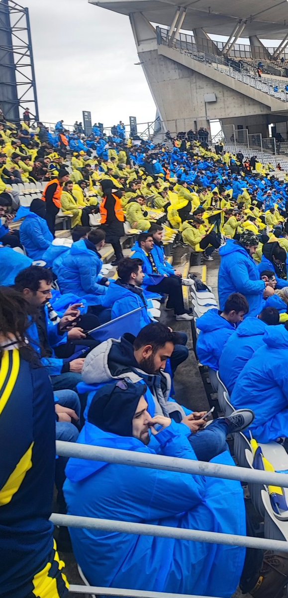 UmutFanclu's tweet photo. Osimhene bütün parayı baydı
Kendi taraftarlarına yağmurluk diye çöp poşeti vermis amk BSBSHSHSHW
#GSvsFB #FbvsGs https://t.co/tXVi3QJVZ7
