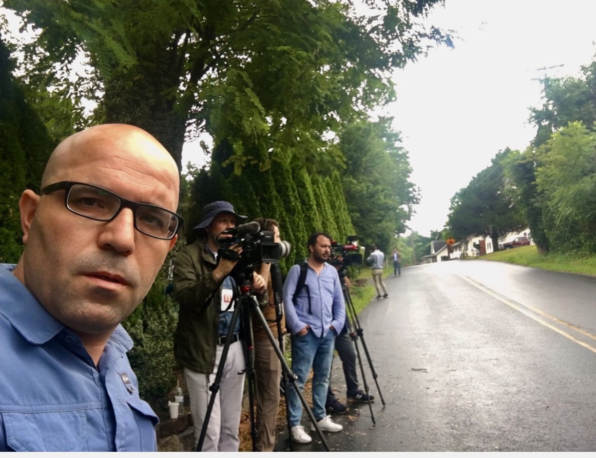 ercingil's tweet image. Tüm meslektaşlarımızın 10 Ocak Çalışan Gazeteciler Gününü tebrik ediyorum. Gazze başta olmak üzere dünyanın dört bir yanında hayatları pahasına görevlerini fedakarca yapan meslektaşlarımıza kolaylıklar diliyorum. 
Hayatlarını kaybedelere Allah’tan rahmet diliyorum.