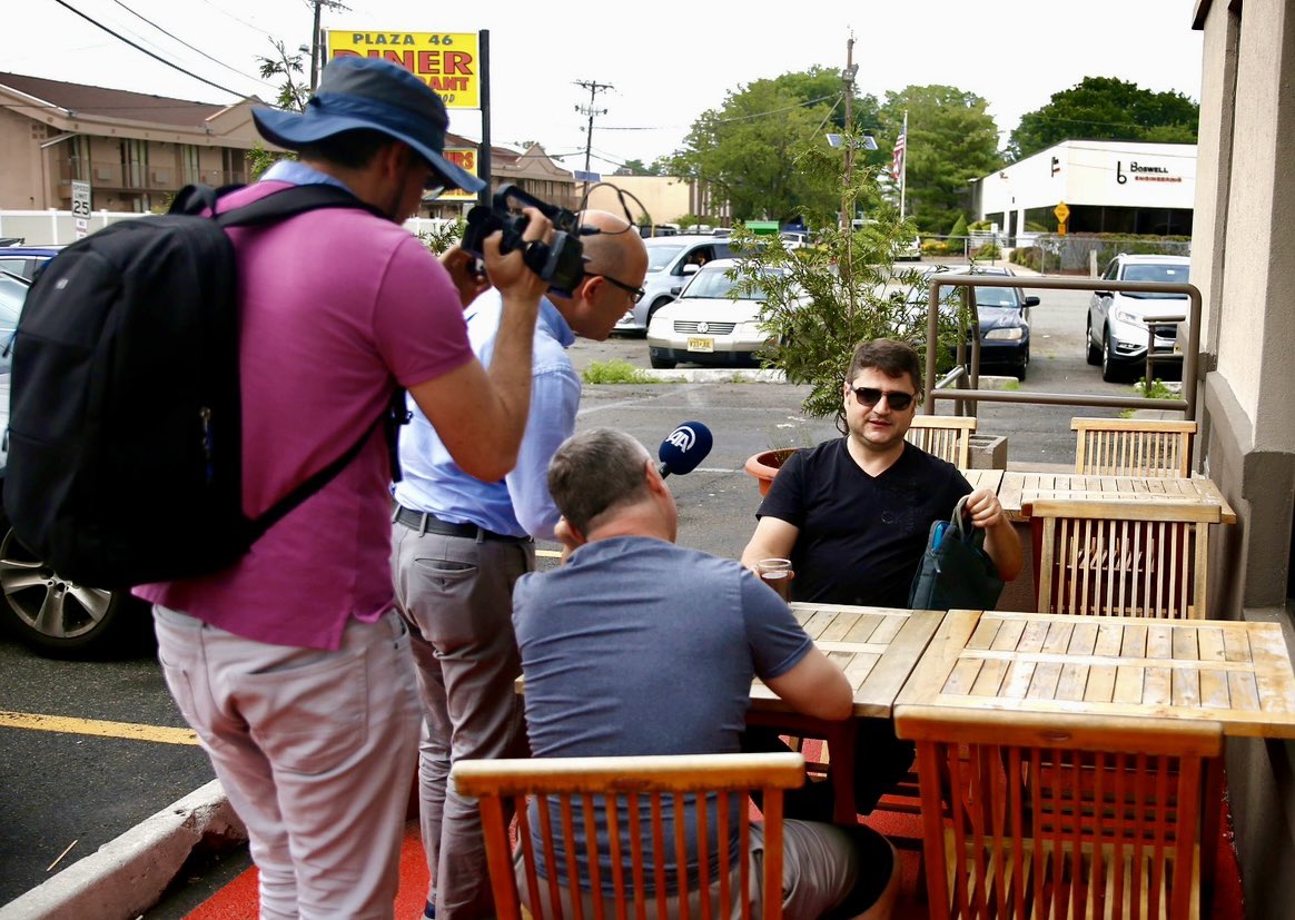 ercingil's tweet image. Tüm meslektaşlarımızın 10 Ocak Çalışan Gazeteciler Gününü tebrik ediyorum. Gazze başta olmak üzere dünyanın dört bir yanında hayatları pahasına görevlerini fedakarca yapan meslektaşlarımıza kolaylıklar diliyorum. 
Hayatlarını kaybedelere Allah’tan rahmet diliyorum.