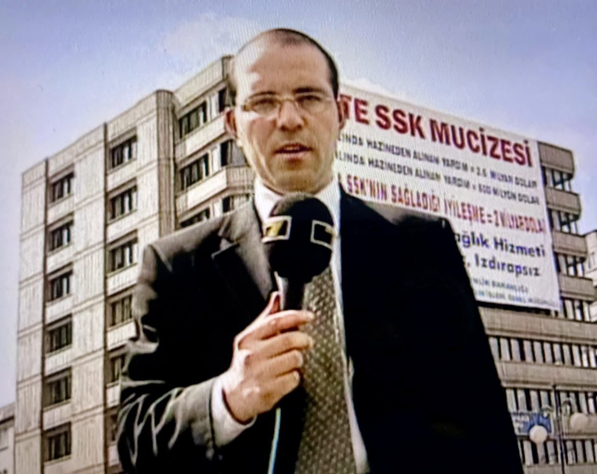 ercingil's tweet image. Tüm meslektaşlarımızın 10 Ocak Çalışan Gazeteciler Gününü tebrik ediyorum. Gazze başta olmak üzere dünyanın dört bir yanında hayatları pahasına görevlerini fedakarca yapan meslektaşlarımıza kolaylıklar diliyorum. 
Hayatlarını kaybedelere Allah’tan rahmet diliyorum.