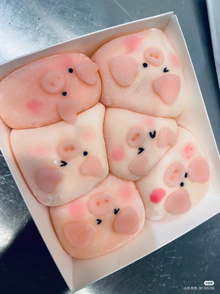 sweetxdessert's tweet image. piggy mochi