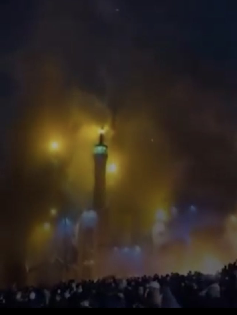 خبر 
د ایران مرکز تهران سعادت اباد په سیمه کې لاریون کوونکو د ( الرسول ) جومات ته اور اچولی .
دوي لا هدف رسیدلي نه دي خو اسلامي شعایرو سره یې دښمني پیل کړه .