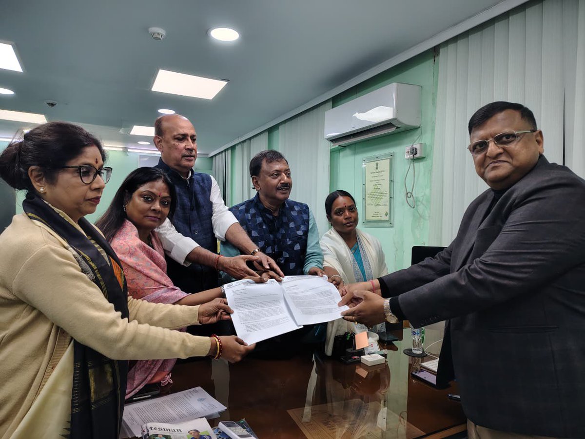 AITCofficial's tweet photo. Today, our delegation visited the office of the Chief Electoral Officer, West Bengal, to raise a powerful voice on behalf of Bengal’s migrant workers.

These are daily wage earners, construction labourers, factory helpers, domestic workers, who leave their homes and families not by choice, but by necessity to survive. For them, returning to their native villages for SIR hearings is a devastating blow:
❗️It means losing days of wages they can ill afford.
❗️It risks termination of their precarious employment.
❗️It pushes their already vulnerable families deeper into distress.

Their absence from the hearing is forced by the harsh reality of earning a livelihood. Yet, under the flawed SIR process, this very absence now threatens to strip them of their most sacred constitutional right to vote.

No worker should ever be punished for the crime of earning an honest living. No one should be forced to choose between feeding their family today and exercising their democratic franchise tomorrow.

Under the resolute leadership of Smt. @MamataOfficial and Shri @abhishekaitc, we will continue to fight, legally, politically, and morally, to ensure that the very hands that build the nation are never erased from the electoral rolls.
