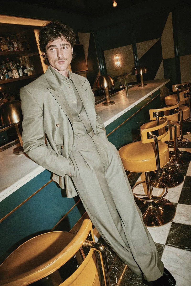UpscaleHype's tweet image. Jacob Elordi wears a Bottega Veneta suit &amp;amp; shirt, and Celine shoes for @THR.