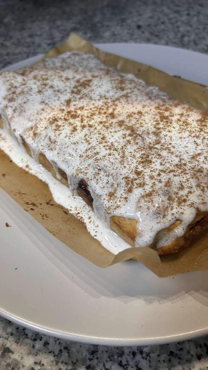 notofh333re's tweet image. cinnamon banana bread with vanilla icing :3 this is so insanely yummy it’s unbelievable