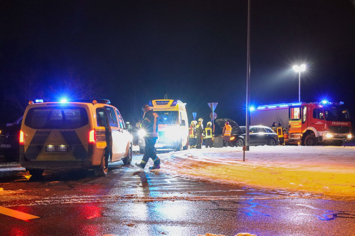 Neuer Beitrag online!
Feuerwehr nach Unfall in Lauchhammer im Einsatz 
Zu einem Verkehrsunfall mit Personenschaden ist es am Donnerstag, dem 8. Januar 2026, im Bereich eines Kreisverkehrs in Lauchhammer gekommen. Gegen 17.11 Uhr kollidierten dort aus bi...
blaulichtreport-lausitz.de/feuerwehr-nach…