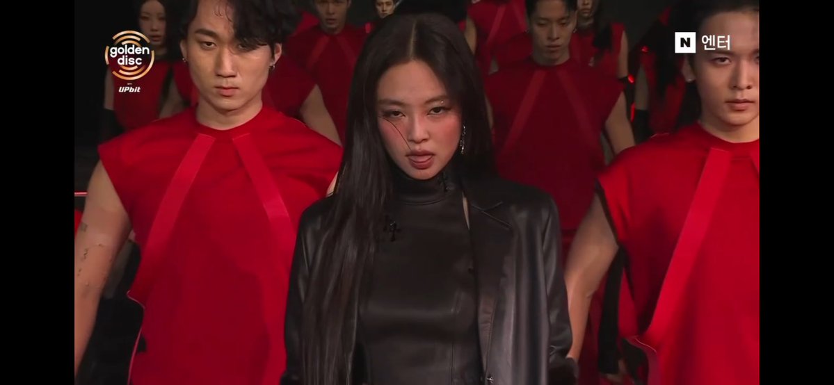 jenniewhk's tweet image. "who are you?"           "i am u but stronger"