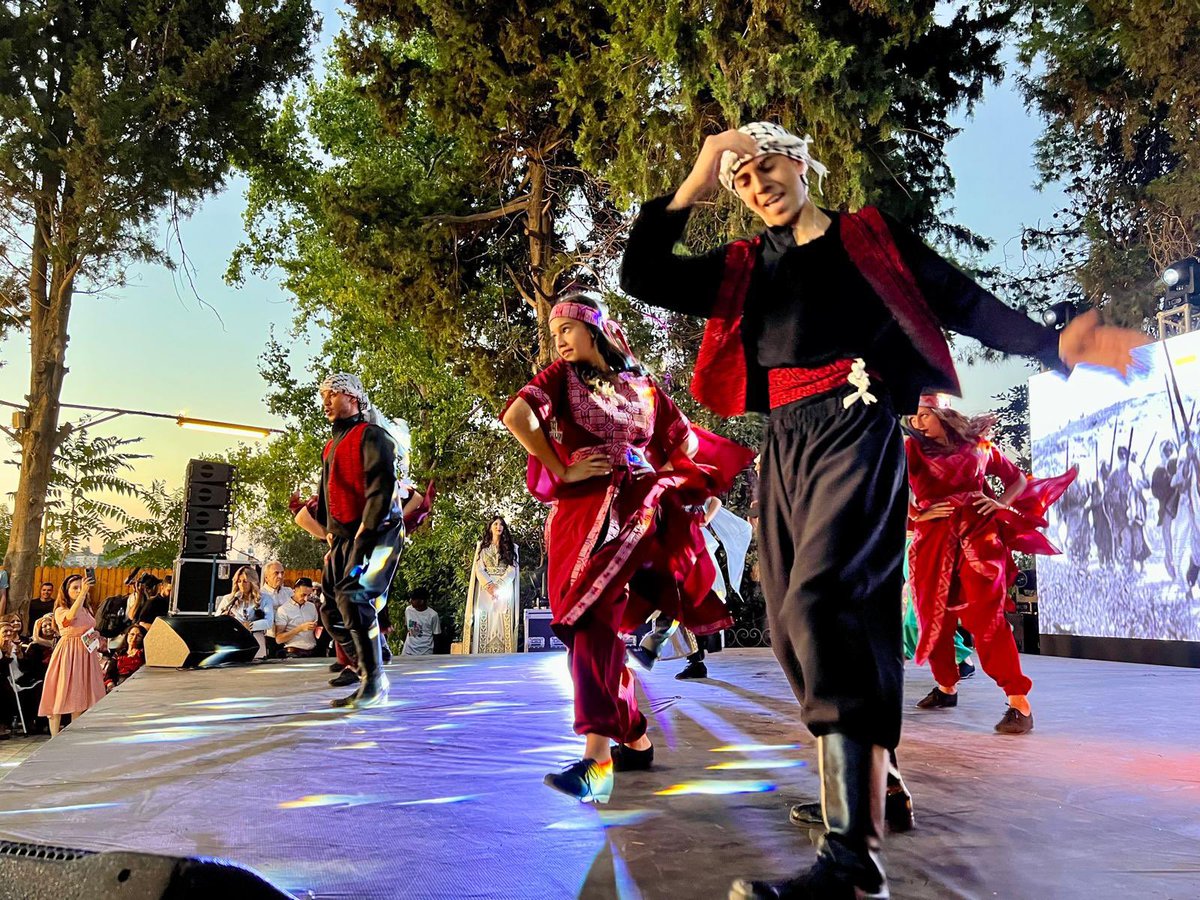 🇵🇸✝️Birzeit (بيرزيت) is a Palestinian town in Ramallah district with a population of 7K people, including about 3K Christians

The town has ancient roots dating back to the Greek and Roman periods, and it is home to the important university in the West Bank.