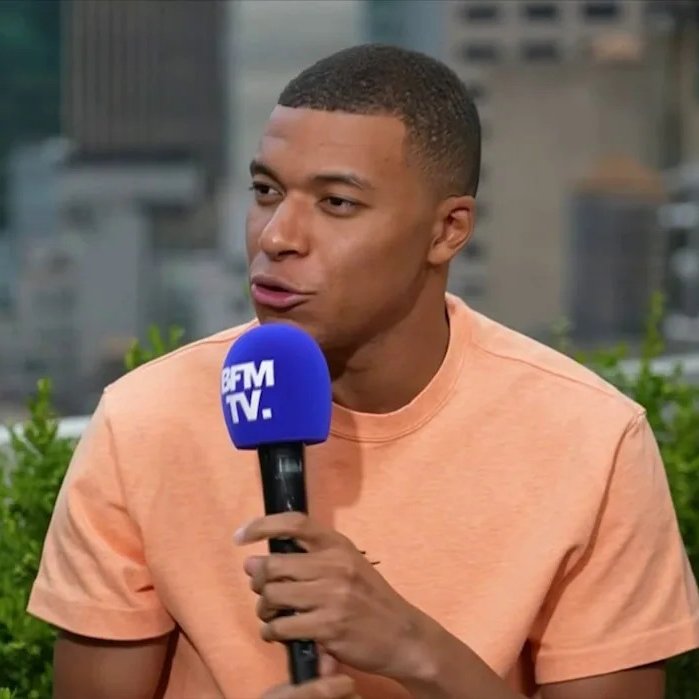 🚨🗣 Kylian Mbappé: I want to win 5 Ballon D'ors like Ronaldo

Interviewer: Why not win 8 Ballon D'ors like Messi?

Mbappe: Because I said i want to win them, not rob them

Massive statement 😳
