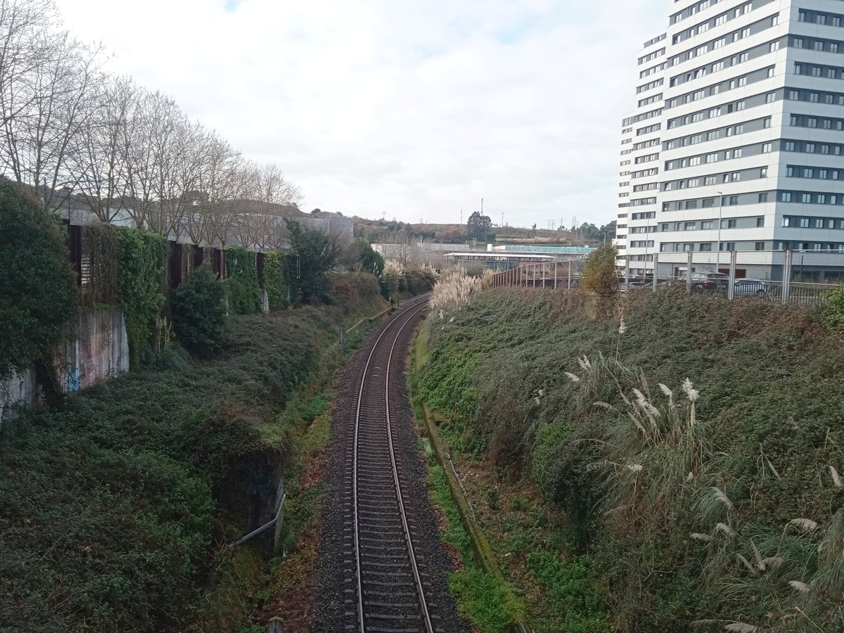yokohama_coruna's tweet image. Ferrocarril na parroquia de San Vicenzo de Elviña.

#Coruña #Someso