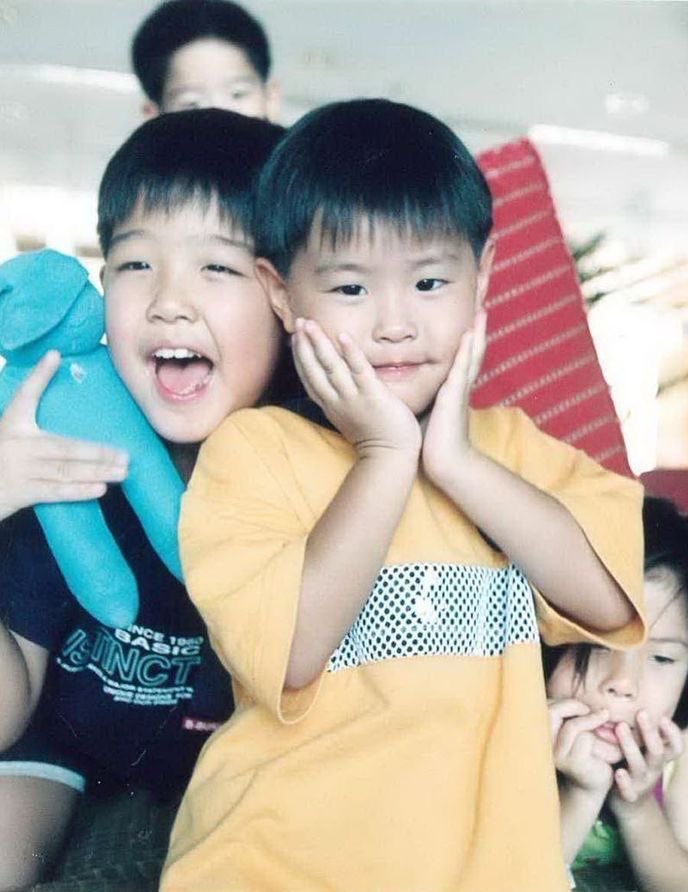 fernseelee's tweet photo. เด็กอ้วมก้อนนี้โตจนร้องเพลงในงานแต่งพี่ชายแล้วนี่นา (•̩̩̩̩＿•̩̩̩̩) https://t.co/2SrOFu5et2