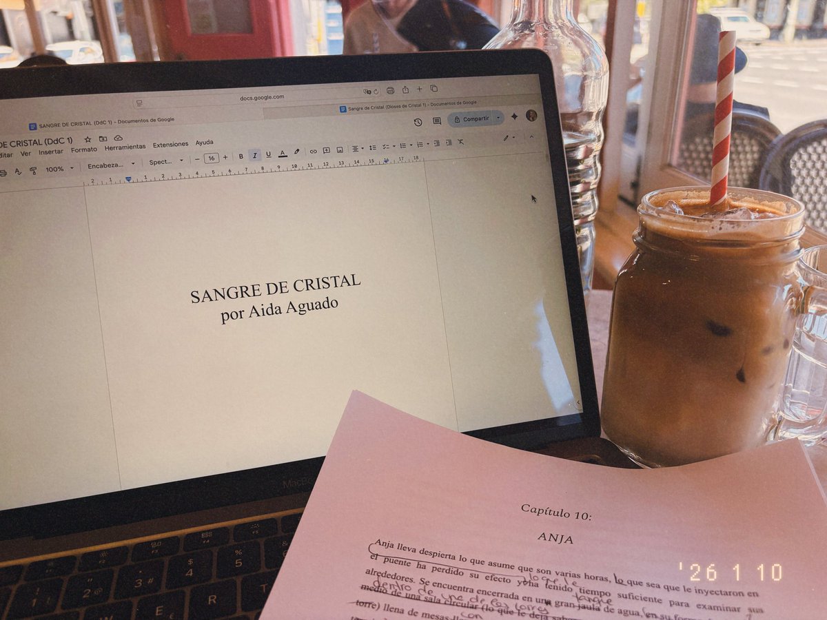 Este 2026 voy volviendo poco a poco a este mundo.
A escribir sin prisas, pero sin parar.
Sangre de Cristal otra vez entre mis manos🌊📖

#DiosesdeCristal