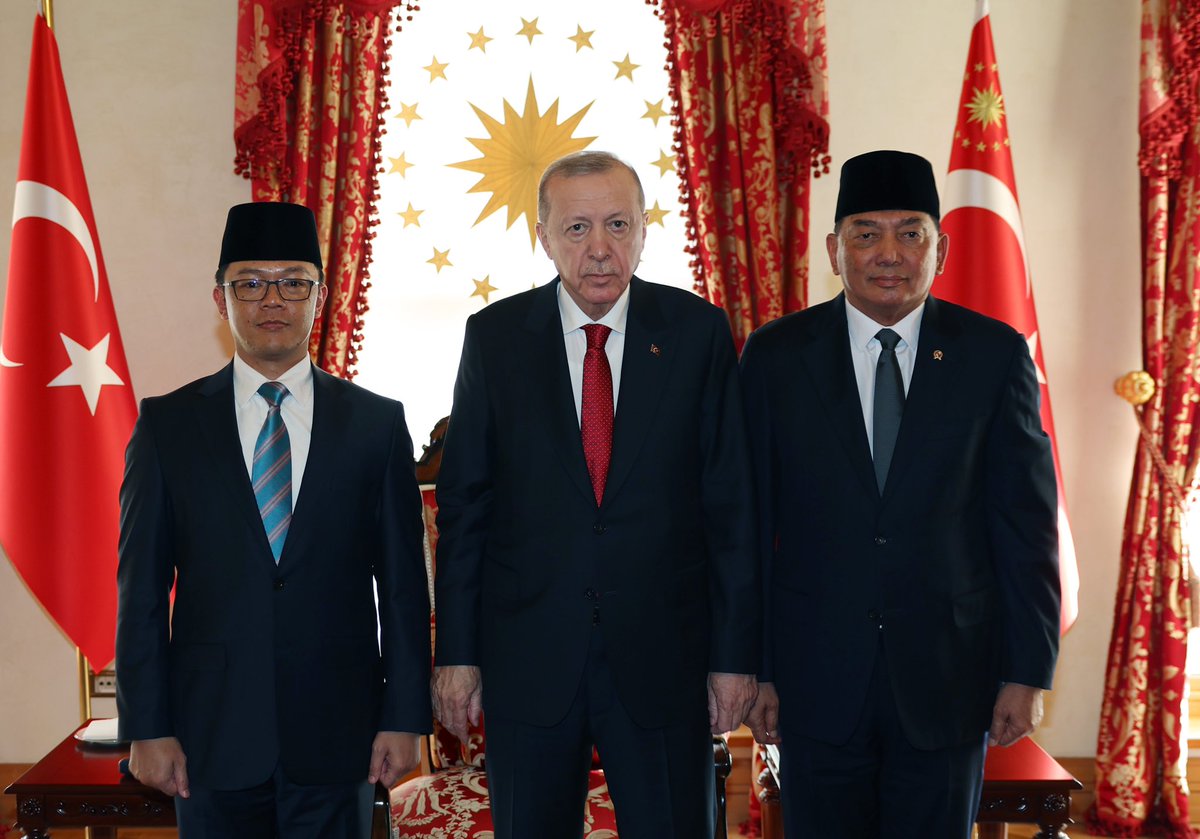 Cumhurbaşkanımız <a href="/RTErdogan/">Recep Tayyip Erdoğan</a>, Endonezya Dışişleri Bakanı Sugiono ve Savunma Bakanı Sjafrie Sjamsoeddin’i Cumhurbaşkanlığı Dolmabahçe Ofisi’nde kabul etti.