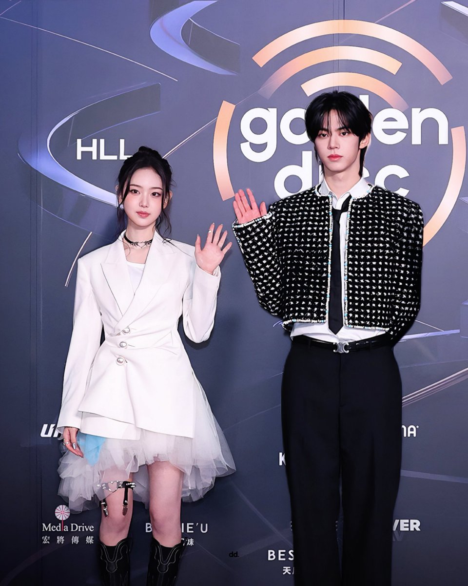 daengdeul's tweet image. #dounisol GDA red carpet 🎶