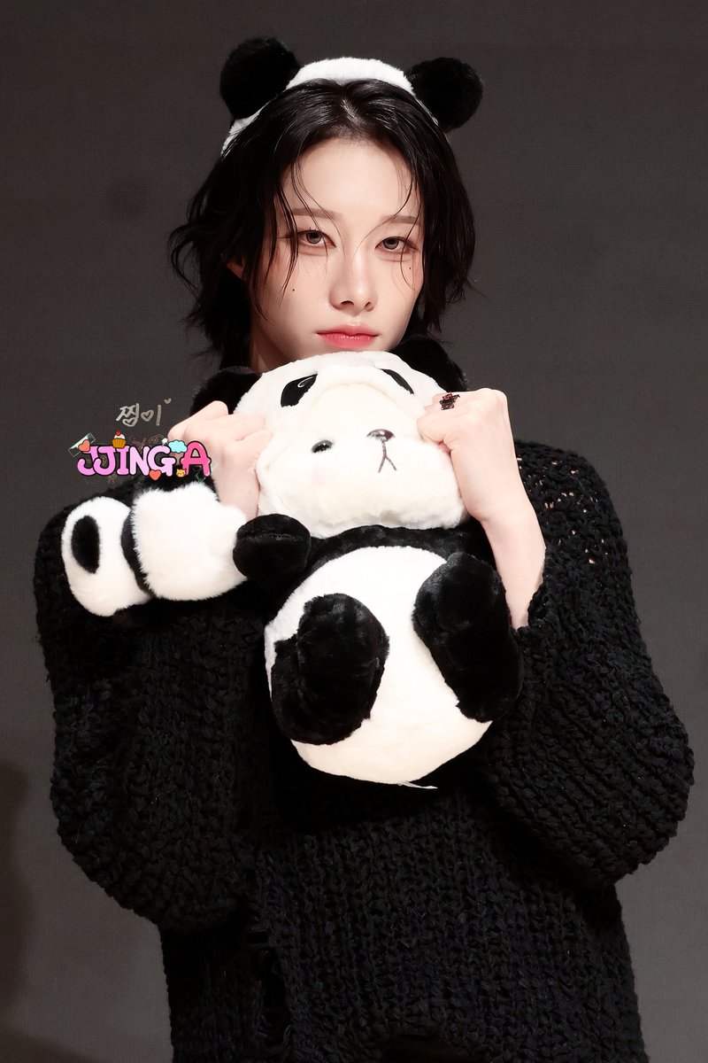 jjing_1228's tweet image. &amp;lt;26.01.10 점프업이엔티 대면🩷&amp;gt;
༺꒰ঌ 𝓡𝓾𝓲 ໒꒱༻
루이 귀엽고 멋있고 다했네🤗❣️
사랑스런 판다 루이🐼💗
(읭?루이바오..?ㅋㅋ)
늘 너무 고마워 叡💓
.
#XLOV #엑스러브 #RUI #루이 #陳冠叡 #叡 #Rizz #XLOV_Rizz
#UXLXVE #XLOV_UXLXVE 
@XLOV_official