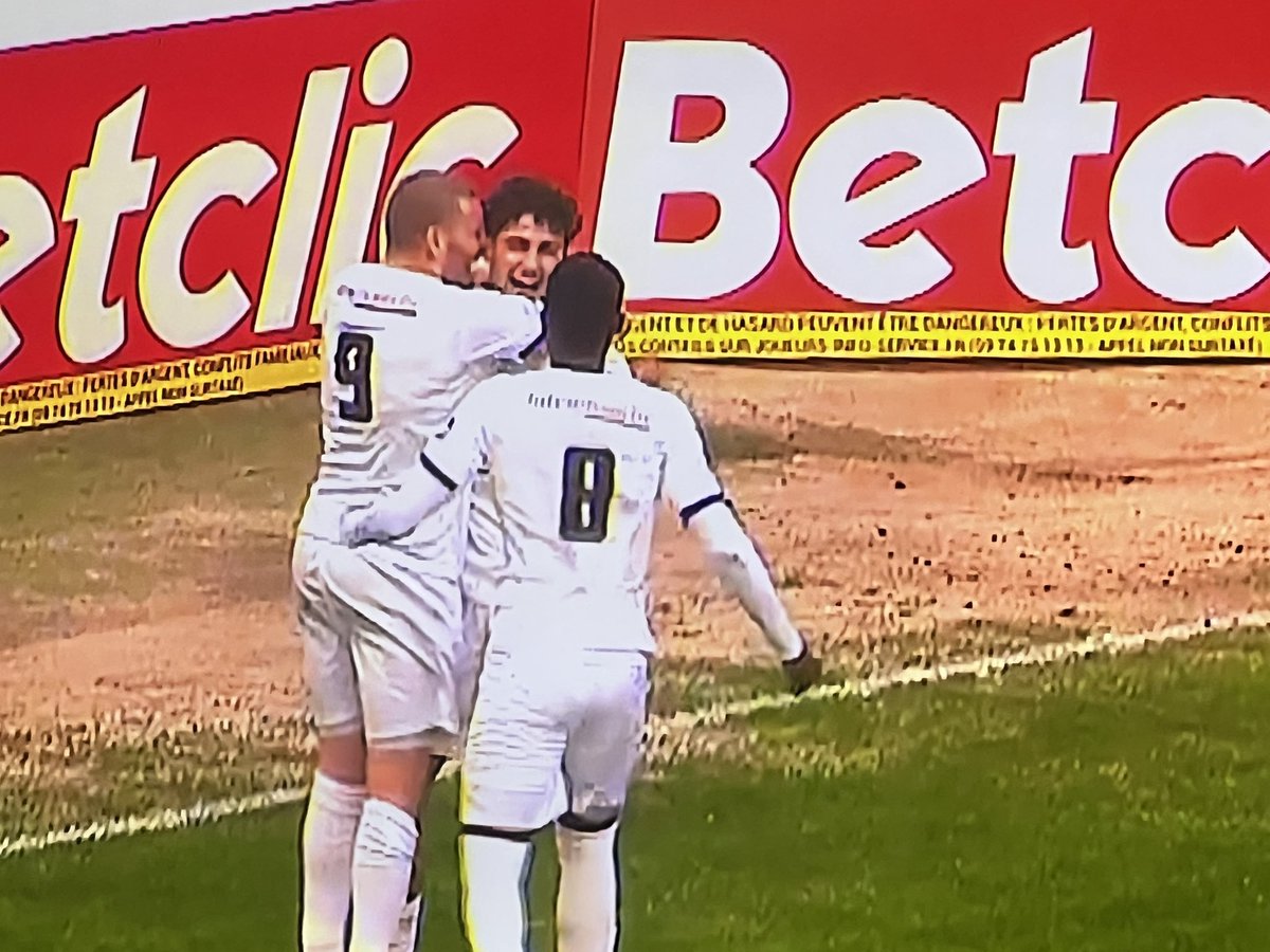 Appel en profondeur d’Adeline bien servi par Diop. Puis l’inévitable Ripart. C’est beau.  0-1! #Estac #Troyes #Aube #Ligue2 #SCBEstac