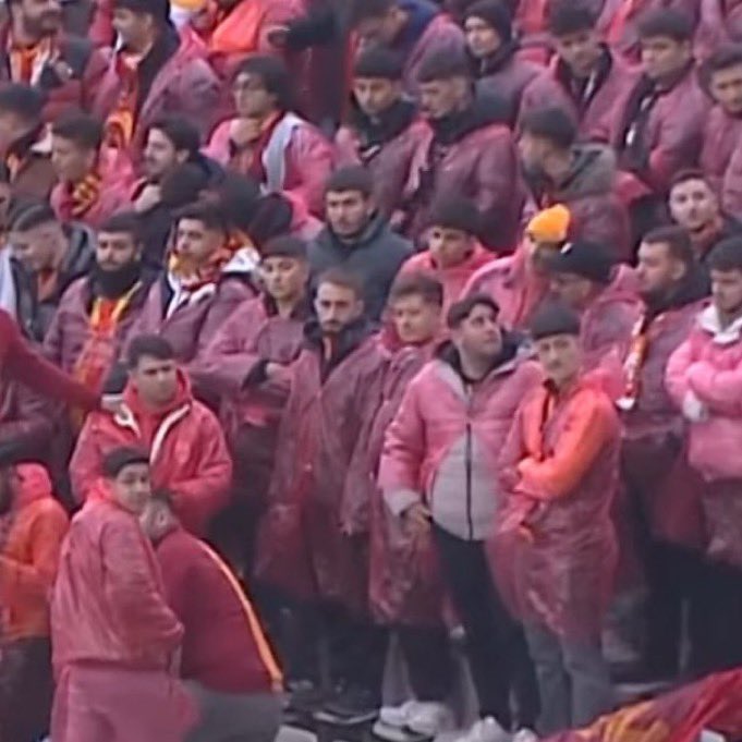 Yazıklar olsun Galatasaray Yönetimi her türlü cefa yı çeken Galatasaray Taraftarına bunu mu layık gördünüz 

<a href="/GalatasaraySK/">Galatasaray SK</a> <a href="/ultrAslan/">ultrAslan</a> 

Galatasaray - Fenerbahçe