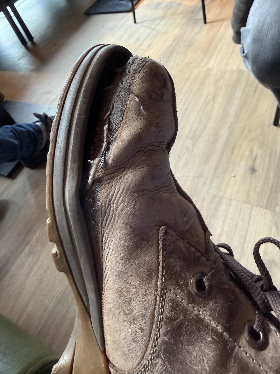 connectedgrace's tweet image. Ik denk dat ze hun beste tijd gehad hebben #klusschoenen