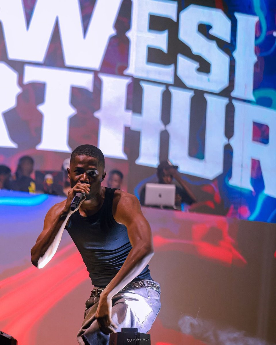 Charts_Ghana's tweet image. 📊 Chart Update | Apple Music 🎧🇬🇭

💿 @KWESIARTHUR_ currently has 23 songs (all credits) charting on the Apple Music Ghana Top 200 🔥 

He also places 4 albums on the Albums Chart 📈

➖ He goes live with “Redemption Valley” 💿 on Jan 17th! 

#ChartsGhana🇬🇭 #AppleMusic