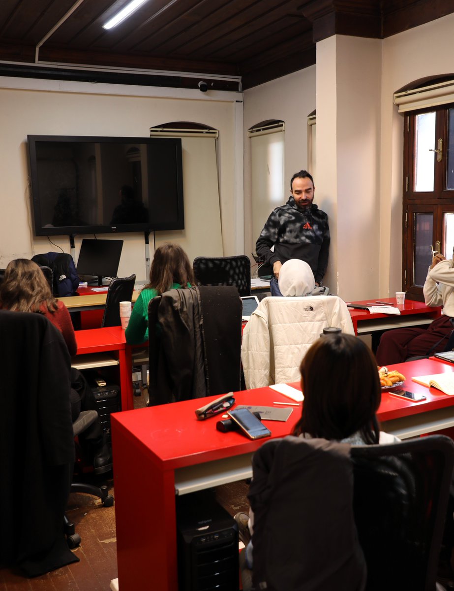 📝 Her Boydan Dergisi Yazarlık Akademisi

<a href="/yurtdisiturkler/">YTB</a> desteğiyle, Türkiye’nin ilk uluslararası öğrenci dergisi "Her Boydan’ın Yazarlık Akademisi" İTM'de devam ediyor.

Yazmaya ilgi duyan uluslararası öğrenciler, bu akademide bir araya geliyor.

📅 Cumartesi
⏰ 14.00 – 16.00