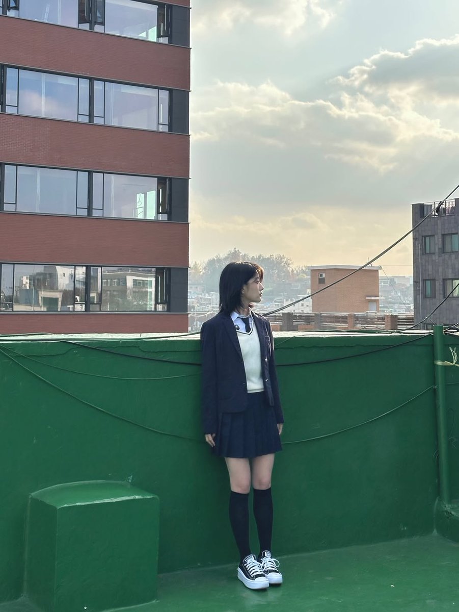 seolyeon's tweet image. 제가 아직 학교에 다닐 자격이 있다고 말해주세요.