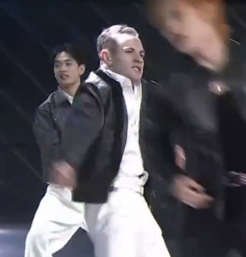 아니 유명하신분이 스키즈 무대에