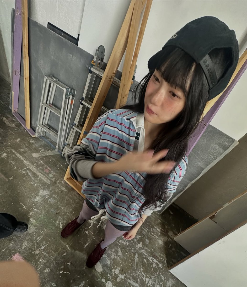 seolyeon's tweet image. 말도 안 돼, 나도 알아.