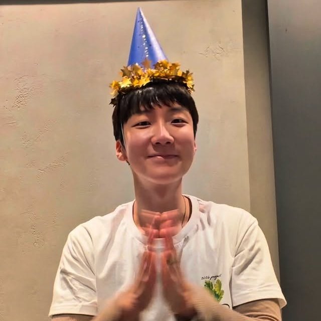 kkkkannnng's tweet image. HAPPY HOONY DAY🎈🎂🎉 

#ThisBirthdayThatSeunghoon
#이승훈_존재가_선물훈 
@official_hoony_ @yg_winnercity 
#이승훈 #HOONY #LEESEUNGHOON #위너 #WINNER