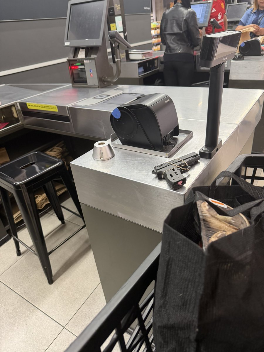 ebonzet's tweet image. Not sure @WOOLWORTHS_SA - what do you think… What happened here? Century City branch