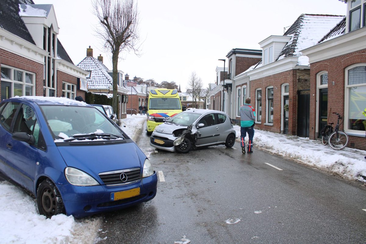 Flinke schade na frontale botsing in Bolsward