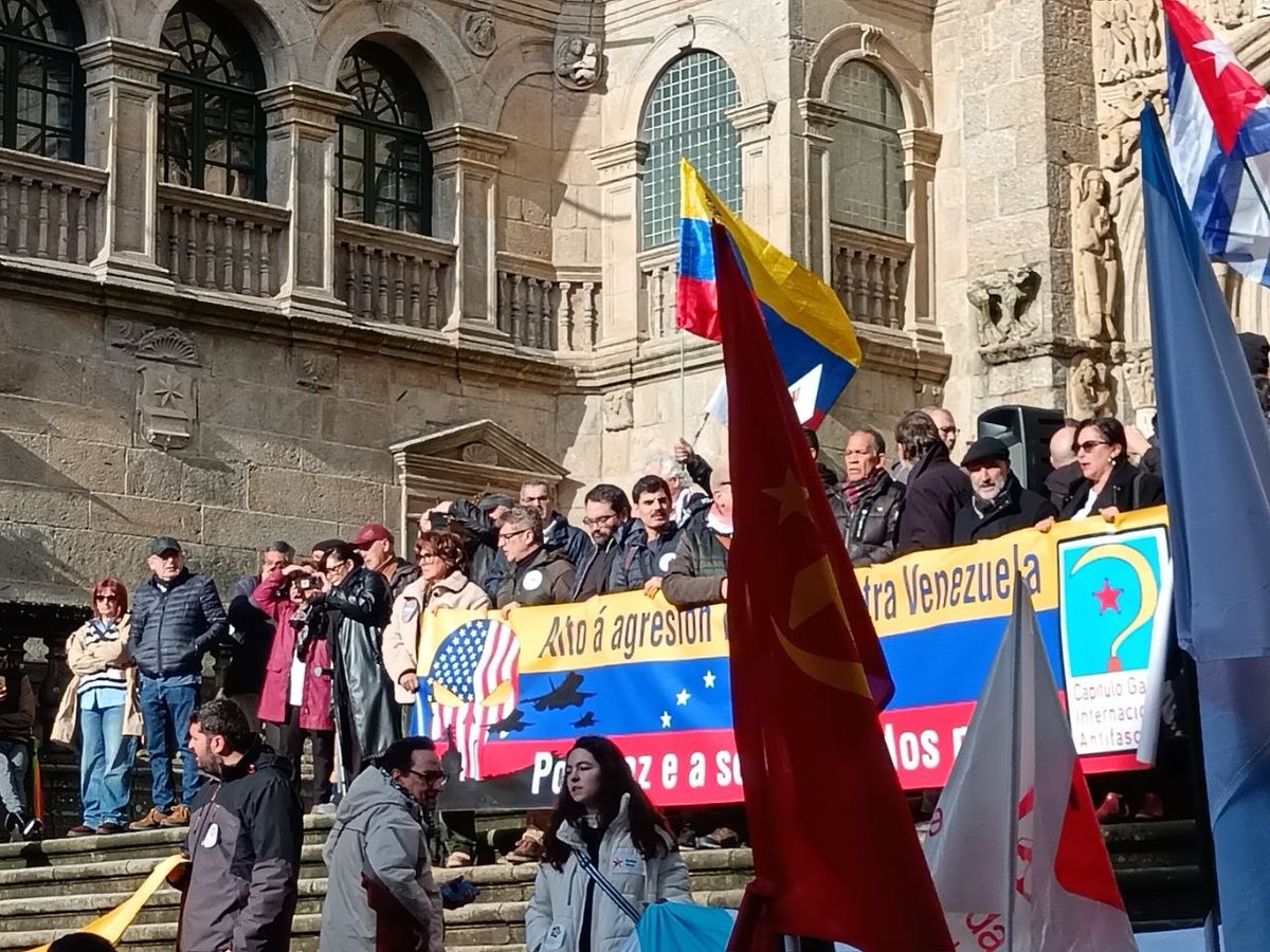 Mobilización en Compostela  contra a agresión imperialista en Venezuela.

Trump representa a maior ameaza para a soberanía dos pobos e a paz.

Urxe saír da OTAN, unha organización militar ao servizo das guerras coloniais de Trump.
