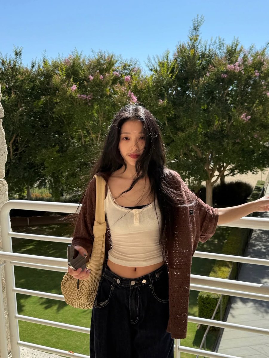 seolyeon's tweet image. 이 순간을 놓치고 싶지 않아.