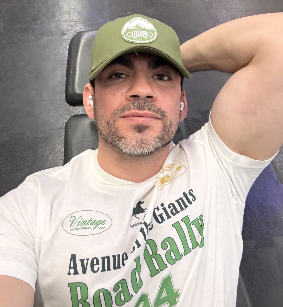 alainkRRR's tweet photo. Un pasivo sumiso  que le gusten los barbones con canas ? 🫡🫡🫡

https://t.co/s2UojELlFs https://t.co/cTL1DwE9LI