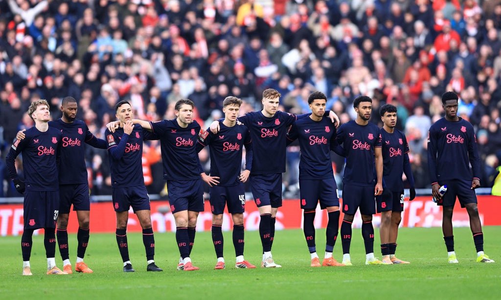 EFCdaily_'s tweet photo. Everton's 3-0 penalty shootout defeat to Sunderland was the first time in the club's history that they have failed to score a single penalty in a shootout 🔵 https://t.co/hsEQXvG7PB