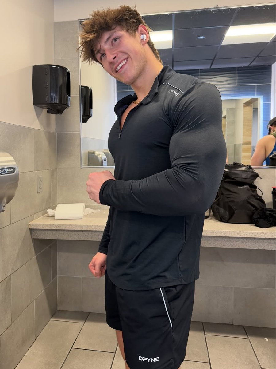 MoreMuscleFlex tweet media