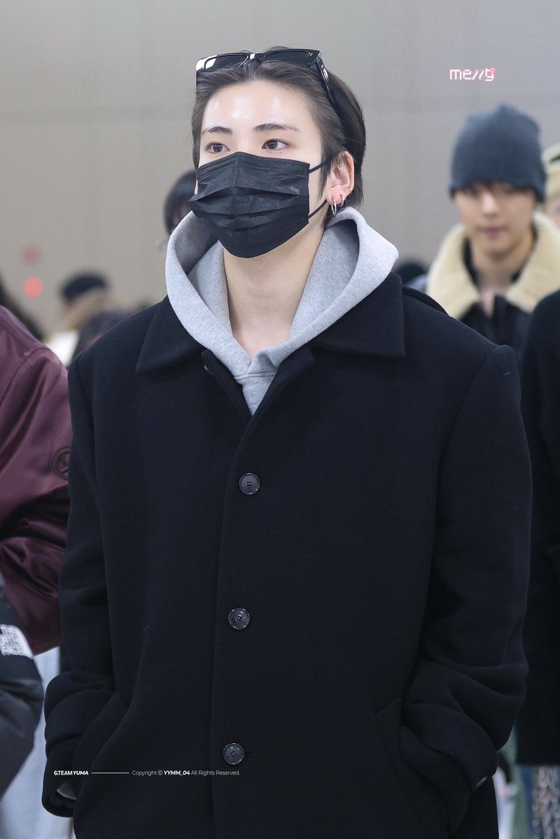 얘들아 오늘 유마 나름 꾸민거같지 어른코트야