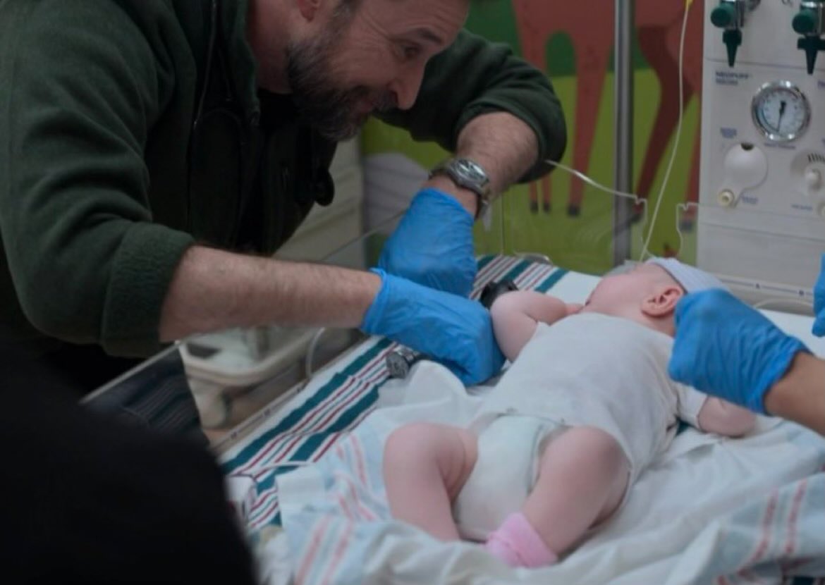 DJAR1N's tweet image. the look on robby’s face. i can’t do this.