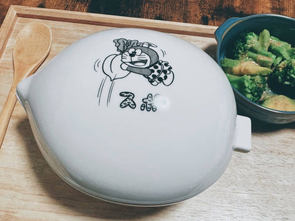 畑のレストラン」のどんぶり！ ドラえもんが描かれた容器→開けると