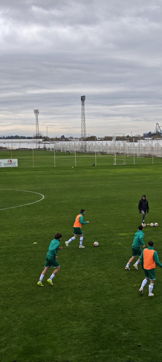 Çok uzun bir aradan sonra takımı bu kadar yakından takip ediyorum.

Inanılmaz. Herşey mükemmel.
Tam anlamıyla bir profesyonellik sahip takımda.

Tüm samimiyetimle söylüyorum,
Bursaspor'da A'dan Z'ye herşey mükemmel.