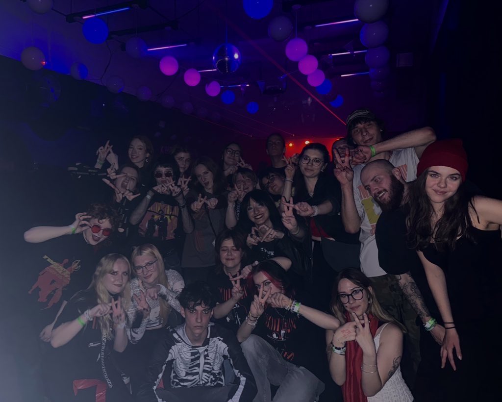 shlfolina's tweet image. tøp party to plot twist 2025 roku - w życiu nie sądziłam że wiadomość od randoma ej zróbmy spotkanie clikkies w krk (@jakubkowalewsk4 i love u!!!) odmieni życie moje i wielu innych ludzi ! dzięki temu zawarłam piękne przyjaźnie z pięknymi ludźmi! dziękuje wam. grateful. #topparty