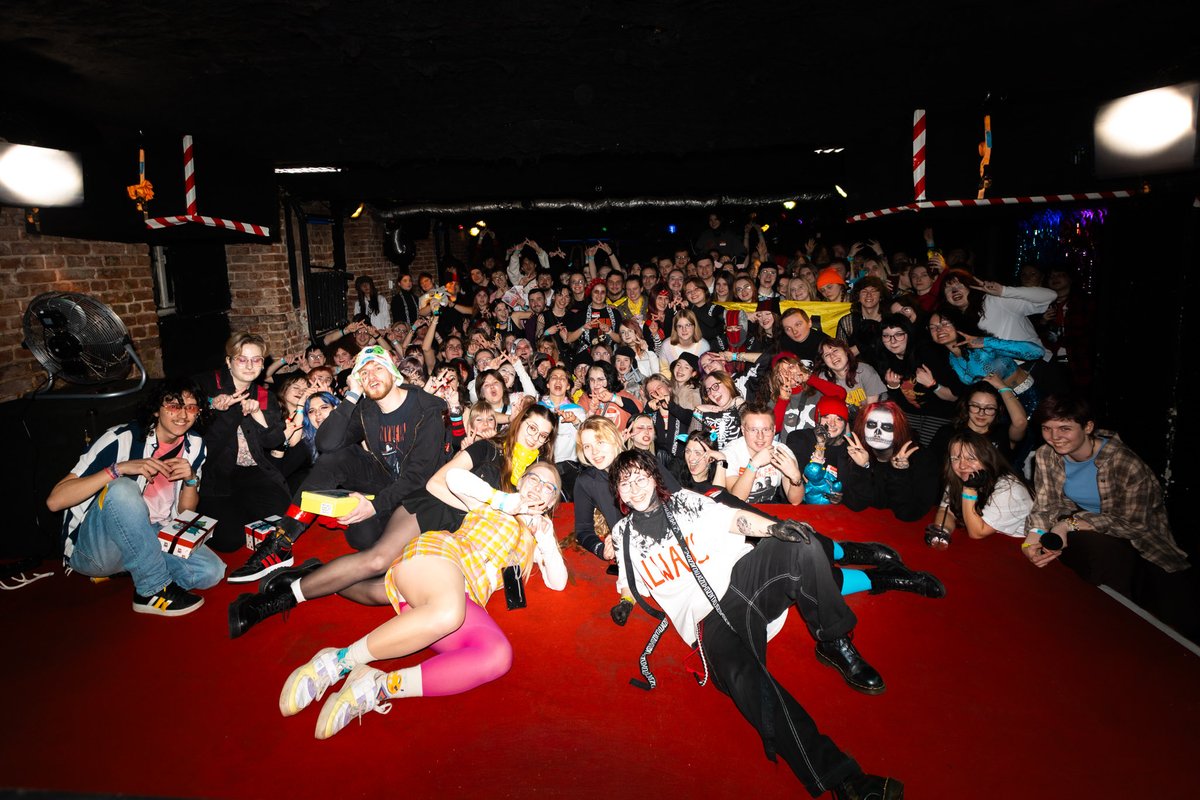 shlfolina's tweet image. tøp party to plot twist 2025 roku - w życiu nie sądziłam że wiadomość od randoma ej zróbmy spotkanie clikkies w krk (@jakubkowalewsk4 i love u!!!) odmieni życie moje i wielu innych ludzi ! dzięki temu zawarłam piękne przyjaźnie z pięknymi ludźmi! dziękuje wam. grateful. #topparty