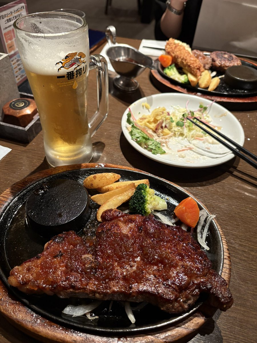 会社の人からあさくまの優待券いただいたので、ニューイヤーの前夜祭💃🍖